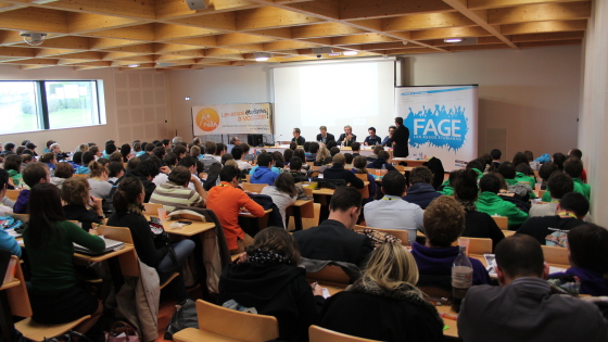 Table ronde sans un amphi avec 250 participants