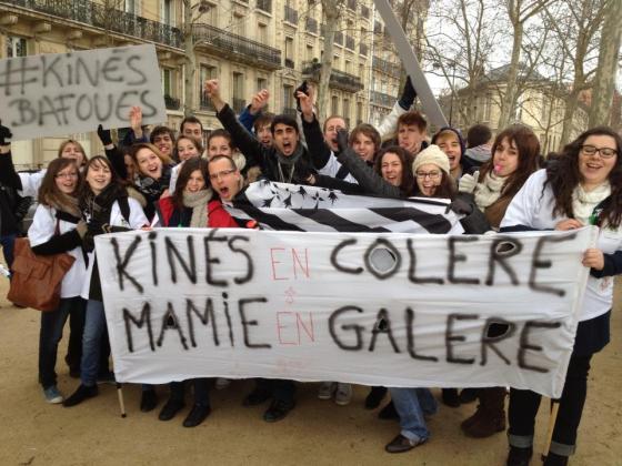 Manifestation des étudiants en kinésithérapie organisée par la FNEK en 2013